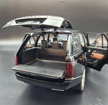 Load image into Gallery viewer, Explorafind 2020 Land Rover Range Rover Black 1:18 Die Cast Car