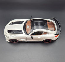 Load image into Gallery viewer, Explorafind 2019 Mercedes-AMG GT White 1:18 Die Cast Car