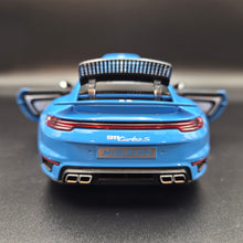 Load image into Gallery viewer, Explorafind 2021 Porsche 911 Turbo S Blue 1:24 Die Cast Car