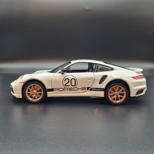 Load image into Gallery viewer, Explorafind 2021 Porsche 911 Turbo S White 1:24 Die Cast Car