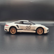 Load image into Gallery viewer, Explorafind 2021 Porsche 911 Turbo S White 1:24 Die Cast Car