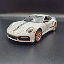Load image into Gallery viewer, Explorafind 2021 Porsche 911 Turbo S White 1:24 Die Cast Car