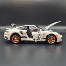 Load image into Gallery viewer, Explorafind 2021 Porsche 911 Turbo S White 1:24 Die Cast Car