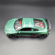 Load image into Gallery viewer, Explorafind 2020 Audi R8 V10 Green 1:24 Die Cast Car