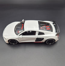 Load image into Gallery viewer, Explorafind 2020 Audi R8 V10 White 1:24 Die Cast Car