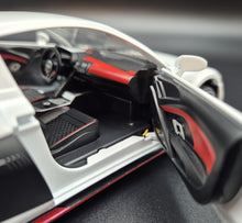 Load image into Gallery viewer, Explorafind 2020 Audi R8 V10 White 1:24 Die Cast Car