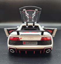Load image into Gallery viewer, Explorafind 2020 Audi R8 V10 White 1:24 Die Cast Car
