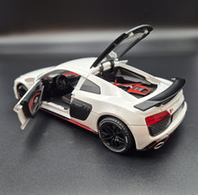 Load image into Gallery viewer, Explorafind 2020 Audi R8 V10 White 1:24 Die Cast Car