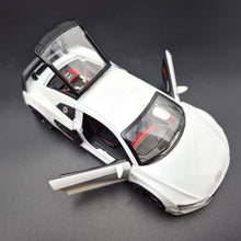 Load image into Gallery viewer, Explorafind 2020 Audi R8 V10 White 1:24 Die Cast Car