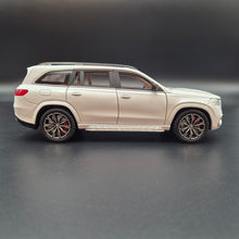Load image into Gallery viewer, Explorafind 2021 Mercedes-Benz GLS 63 Pearl White 1:24 Die Cast Car