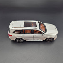 Load image into Gallery viewer, Explorafind 2021 Mercedes-Benz GLS 63 Pearl White 1:24 Die Cast Car