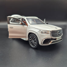 Load image into Gallery viewer, Explorafind 2021 Mercedes-Benz GLS 63 Pearl White 1:24 Die Cast Car