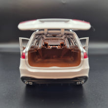 Load image into Gallery viewer, Explorafind 2021 Mercedes-Benz GLS 63 Pearl White 1:24 Die Cast Car