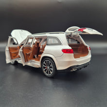 Load image into Gallery viewer, Explorafind 2021 Mercedes-Benz GLS 63 Pearl White 1:24 Die Cast Car