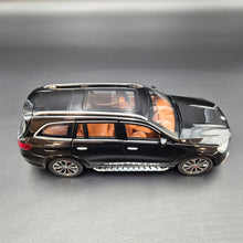 Load image into Gallery viewer, Explorafind 2021 Mercedes-Benz GLS 63 Black 1:24 Die Cast Car