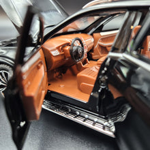 Load image into Gallery viewer, Explorafind 2021 Mercedes-Benz GLS 63 Black 1:24 Die Cast Car
