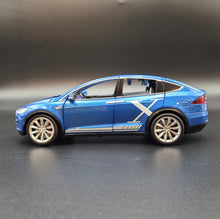 Load image into Gallery viewer, Explorafind 2020 Tesla Model X Blue 1:24 Die Cast Car
