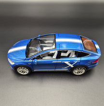 Load image into Gallery viewer, Explorafind 2020 Tesla Model X Blue 1:24 Die Cast Car