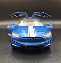 Load image into Gallery viewer, Explorafind 2020 Tesla Model X Blue 1:24 Die Cast Car