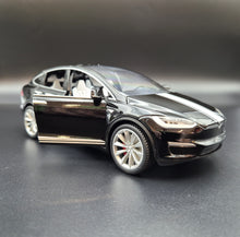 Load image into Gallery viewer, Explorafind 2020 Tesla Model X Black 1:24 Die Cast Car