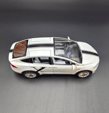 Load image into Gallery viewer, Explorafind 2020 Tesla Model X White 1:24 Die Cast Car