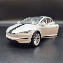 Load image into Gallery viewer, Explorafind 2020 Tesla Model X White 1:24 Die Cast Car