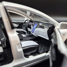 Load image into Gallery viewer, Explorafind 2020 Tesla Model X White 1:24 Die Cast Car