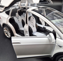 Load image into Gallery viewer, Explorafind 2020 Tesla Model X White 1:24 Die Cast Car