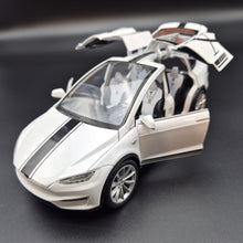 Load image into Gallery viewer, Explorafind 2020 Tesla Model X White 1:24 Die Cast Car