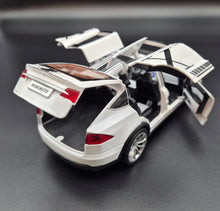 Load image into Gallery viewer, Explorafind 2020 Tesla Model X White 1:24 Die Cast Car