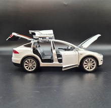 Load image into Gallery viewer, Explorafind 2020 Tesla Model X White 1:24 Die Cast Car