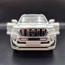 Load image into Gallery viewer, Explorafind 2020 Toyota Prado Pearl White 1:24 Die Cast Car
