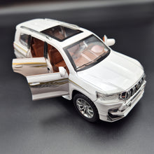 Load image into Gallery viewer, Explorafind 2020 Toyota Prado Pearl White 1:24 Die Cast Car