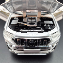 Load image into Gallery viewer, Explorafind 2020 Toyota Prado Pearl White 1:24 Die Cast Car