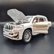 Load image into Gallery viewer, Explorafind 2020 Toyota Prado Pearl White 1:24 Die Cast Car