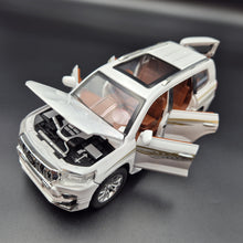 Load image into Gallery viewer, Explorafind 2020 Toyota Prado Pearl White 1:24 Die Cast Car