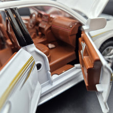 Load image into Gallery viewer, Explorafind 2020 Toyota Prado Pearl White 1:24 Die Cast Car