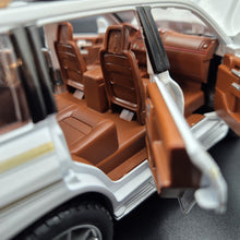 Load image into Gallery viewer, Explorafind 2020 Toyota Prado Pearl White 1:24 Die Cast Car