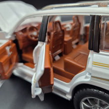 Load image into Gallery viewer, Explorafind 2020 Toyota Prado Pearl White 1:24 Die Cast Car