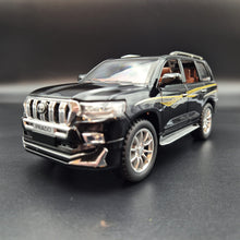 Load image into Gallery viewer, Explorafind 2020 Toyota Prado Black 1:24 Die Cast Car