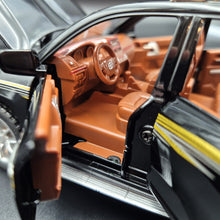 Load image into Gallery viewer, Explorafind 2020 Toyota Prado Black 1:24 Die Cast Car