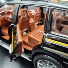 Load image into Gallery viewer, Explorafind 2020 Toyota Prado Black 1:24 Die Cast Car