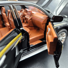 Load image into Gallery viewer, Explorafind 2020 Toyota Prado Black 1:24 Die Cast Car