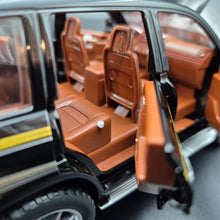 Load image into Gallery viewer, Explorafind 2020 Toyota Prado Black 1:24 Die Cast Car