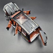 Load image into Gallery viewer, Explorafind 2020 Toyota Prado Black 1:24 Die Cast Car