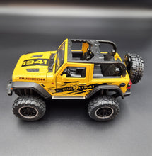 Load image into Gallery viewer, Explorafind 2020 Jeep Wrangler Rubicon Yellow 1:20 Die Cast Car