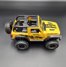 Load image into Gallery viewer, Explorafind 2020 Jeep Wrangler Rubicon Yellow 1:20 Die Cast Car