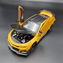 Load image into Gallery viewer, Explorafind 2020 Chevrolet Camaro ZL1 Yellow 1:24 Die Cast Car