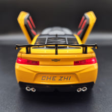 Load image into Gallery viewer, Explorafind 2020 Chevrolet Camaro ZL1 Yellow 1:24 Die Cast Car