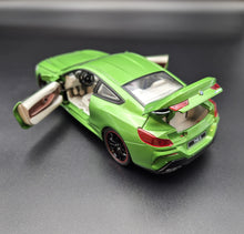 Load image into Gallery viewer, Explorafind 2023 BMW M8 840 Series Coupe Green 1:24 Die Cast Car